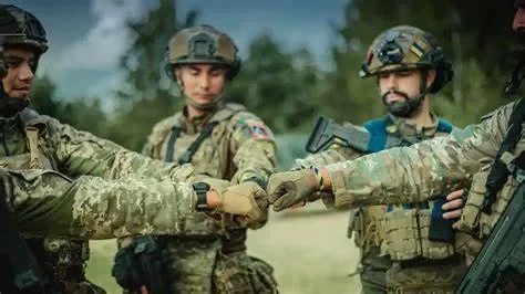 ליווי לאנשי ביטחון ואכיפה